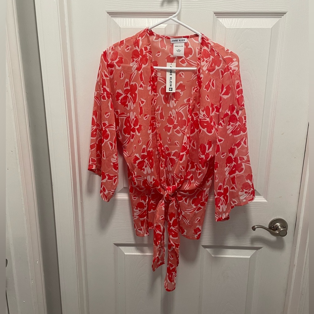 NWT-Anne Klein Coral and Red Floral Tie-Front Topper